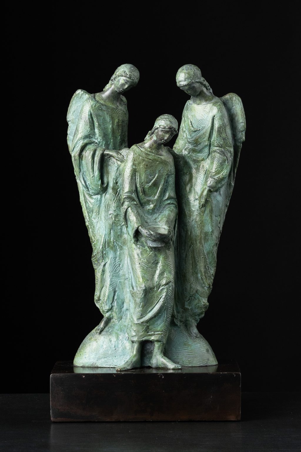 Скульптура «Троица» — бронза, сталь, 2011. Автор — Сергей Оганов.